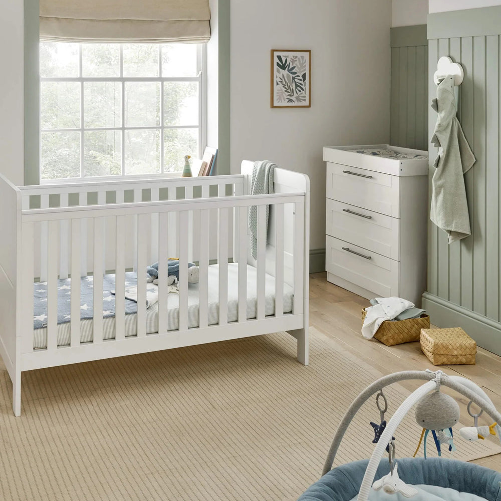 Mamas & Papas Hampden Cot Bed + Mattress + Dresser