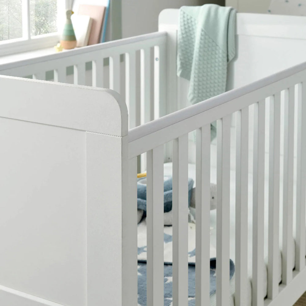 Mamas & Papas Hampden Cot Bed + Mattress + Dresser