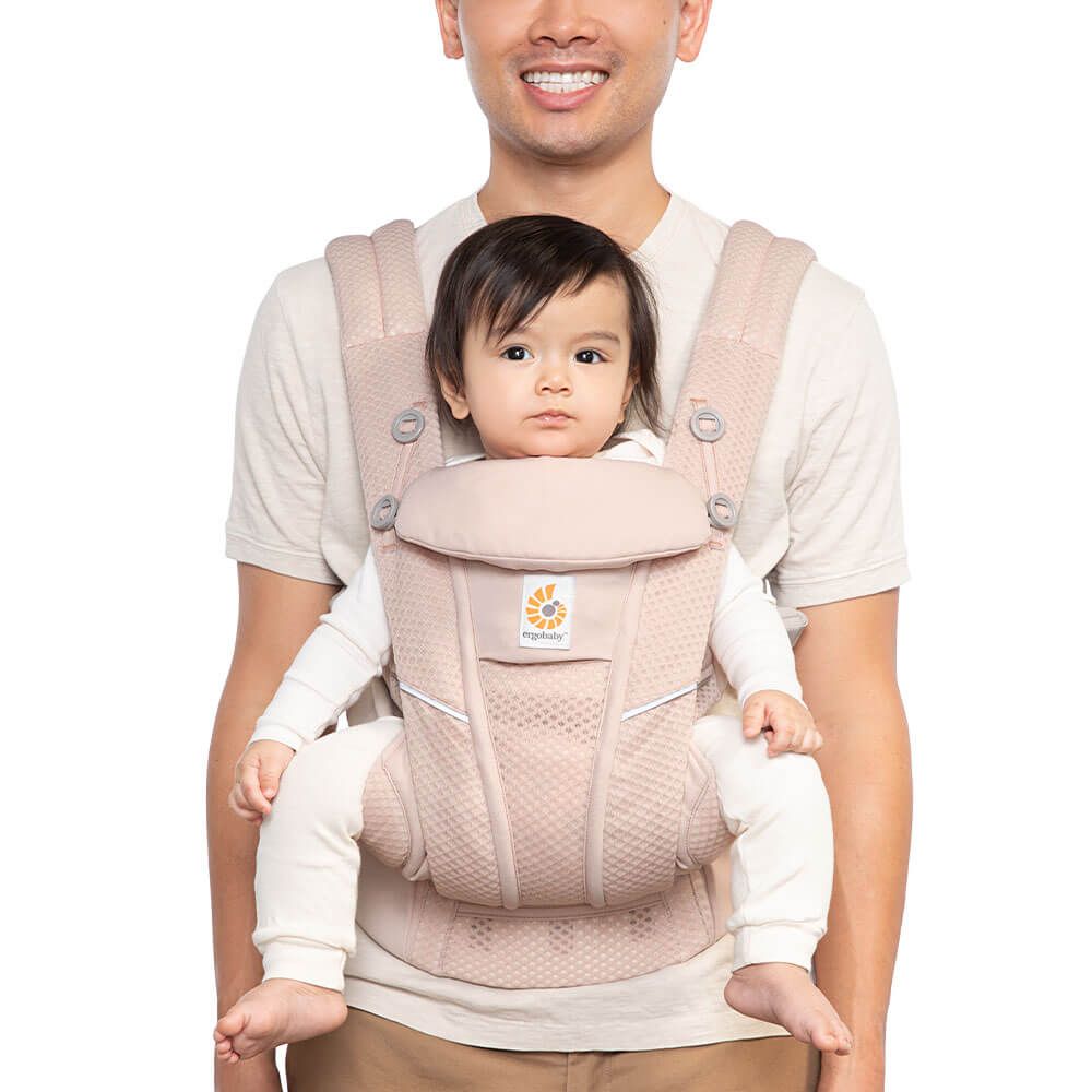 Ergobaby Omni Breeze Carrier + Evolve Bouncer Bundle